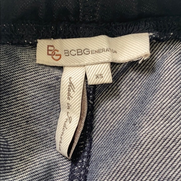 BCBG Jean legging with zipper detail - Picture 4 of 5